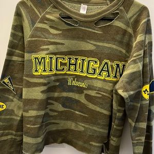 Green camo Michigan Wolverines cropped sweatshirt